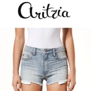 Aritzia Talula Light Wash Jean Shorts - Size 26 In Excellent Condition